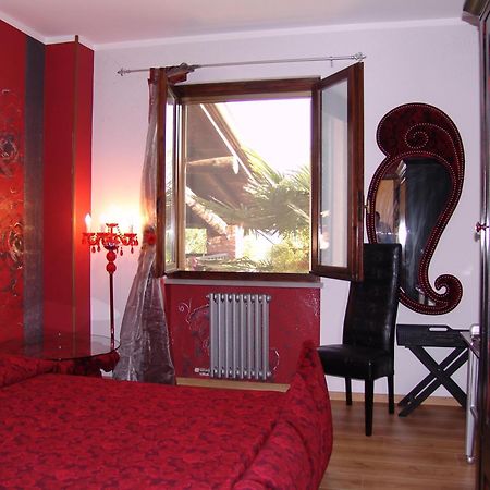 Hotel Manuela Le Quattro Coppe Desenzano del Garda Exterior foto
