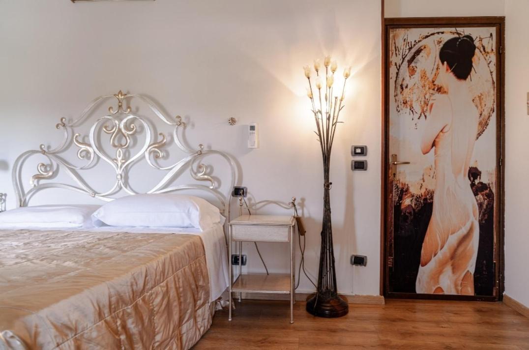 Hotel Manuela Le Quattro Coppe Desenzano del Garda Exterior foto