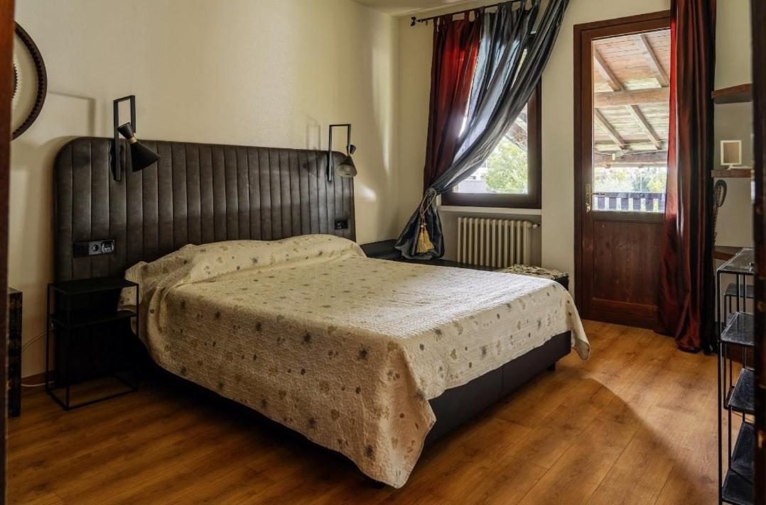 Hotel Manuela Le Quattro Coppe Desenzano del Garda Exterior foto
